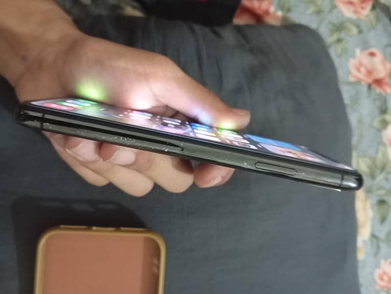 Apple iPhone X 6