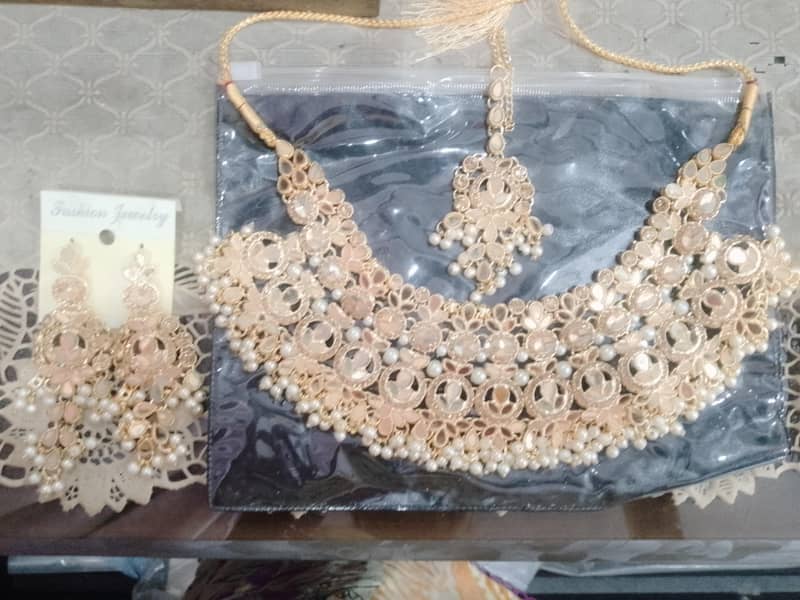Neckles 0