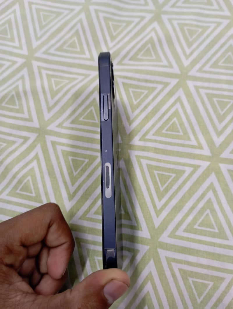 Apple iPhone 12 3