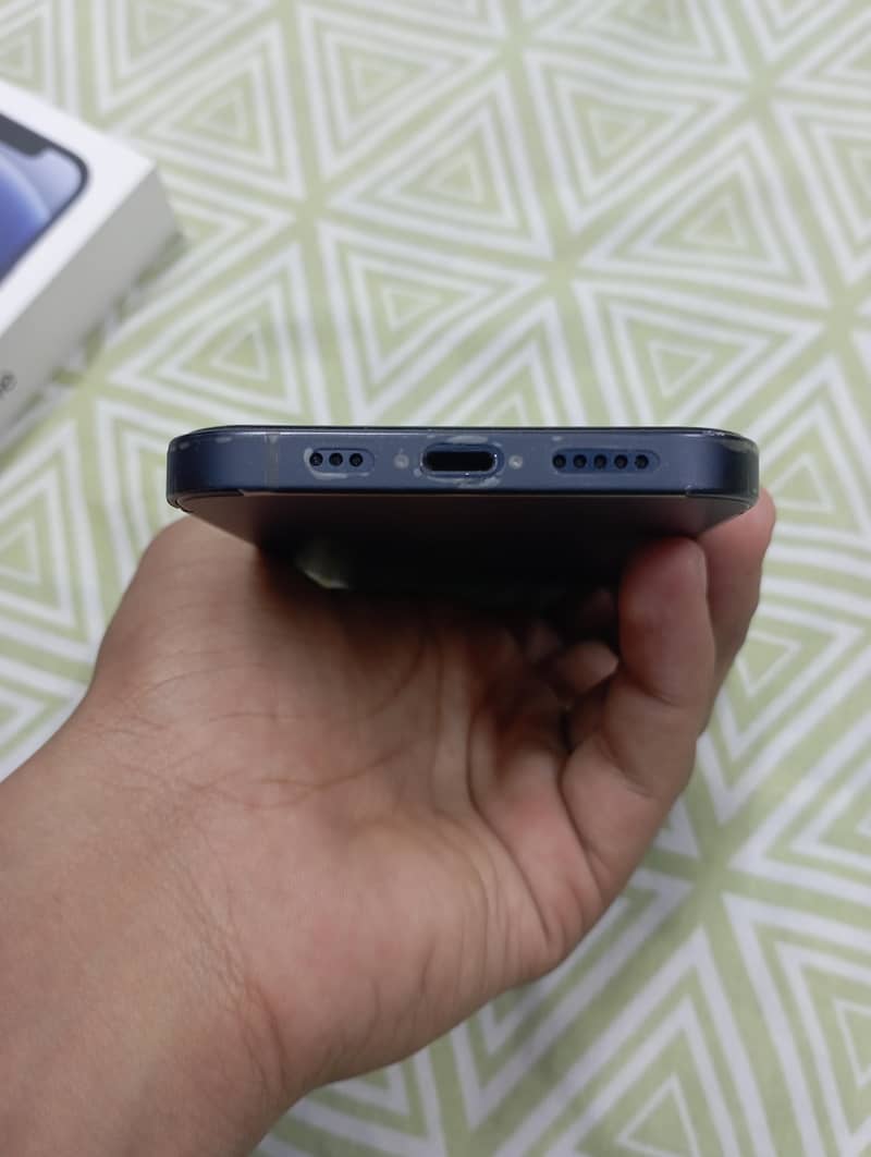 Apple iPhone 12 6