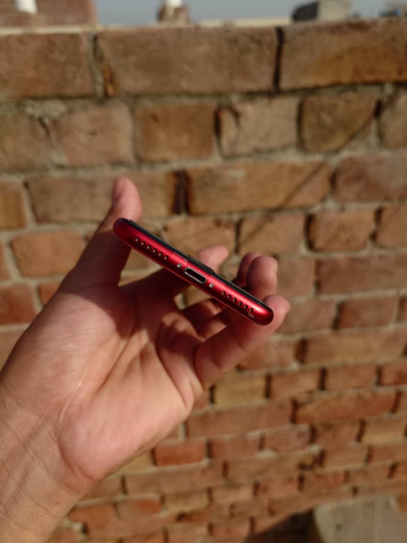 Apple iPhone SE (2nd Generation) 3
