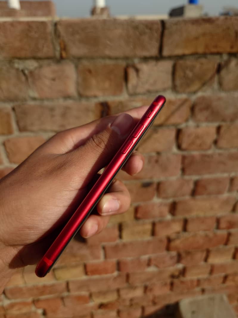 Apple iPhone SE (2nd Generation) 4
