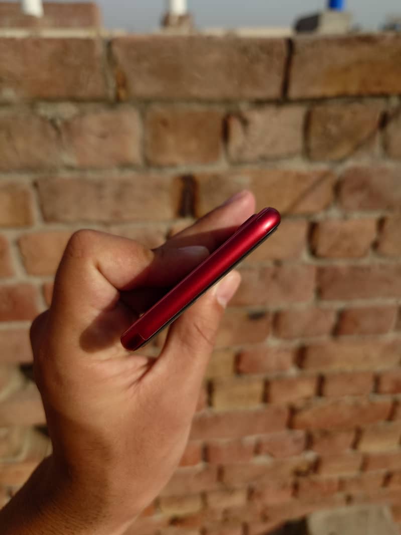 Apple iPhone SE (2nd Generation) 6