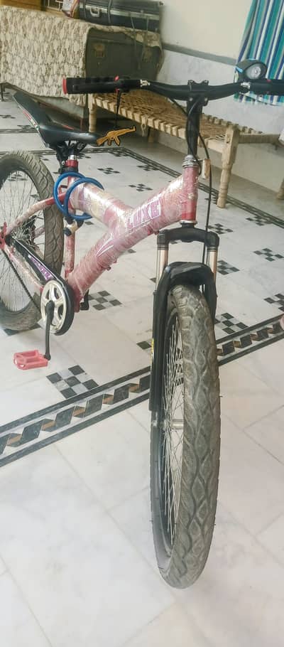 Ful new cycle 1 month use , no scratches ,03155723805