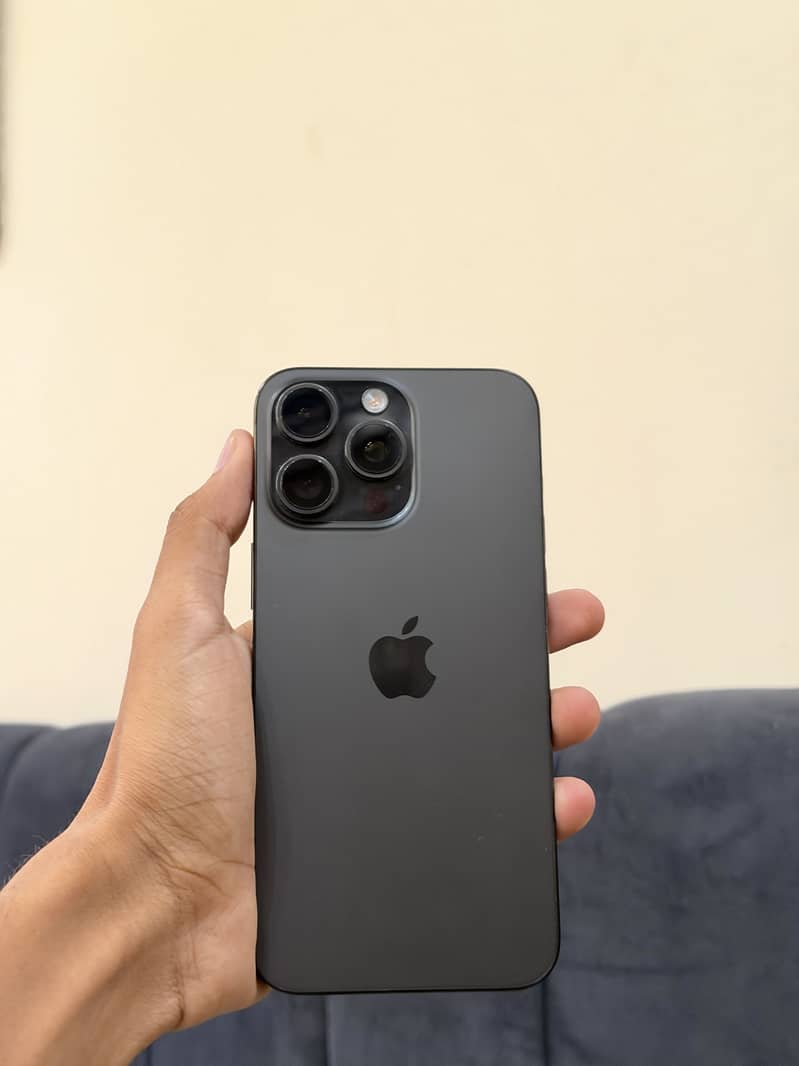 Apple iPhone 15 Pro Max 4