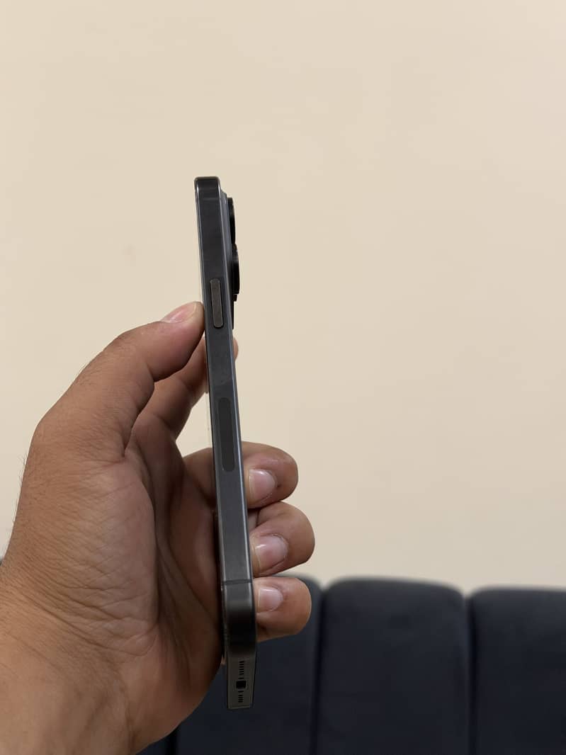 Apple iPhone 15 Pro Max 5