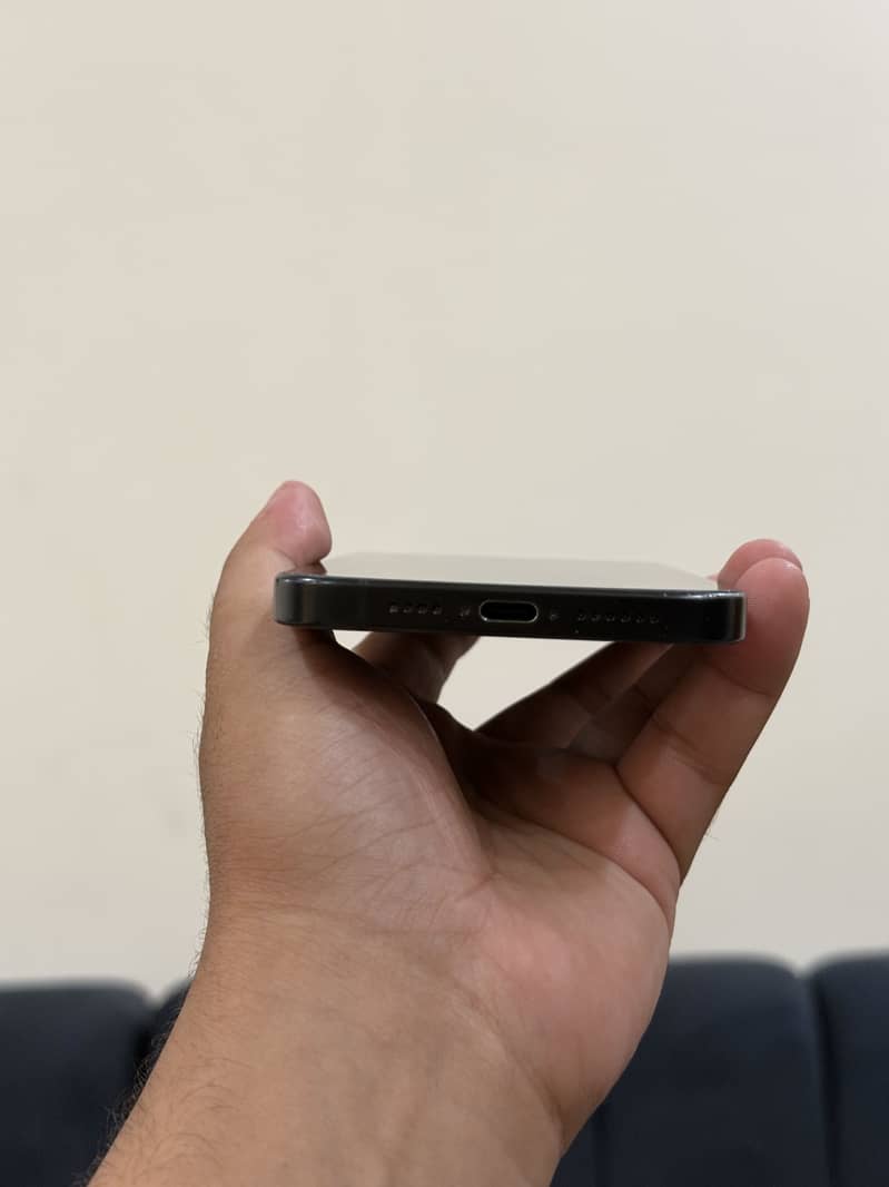 Apple iPhone 15 Pro Max 6