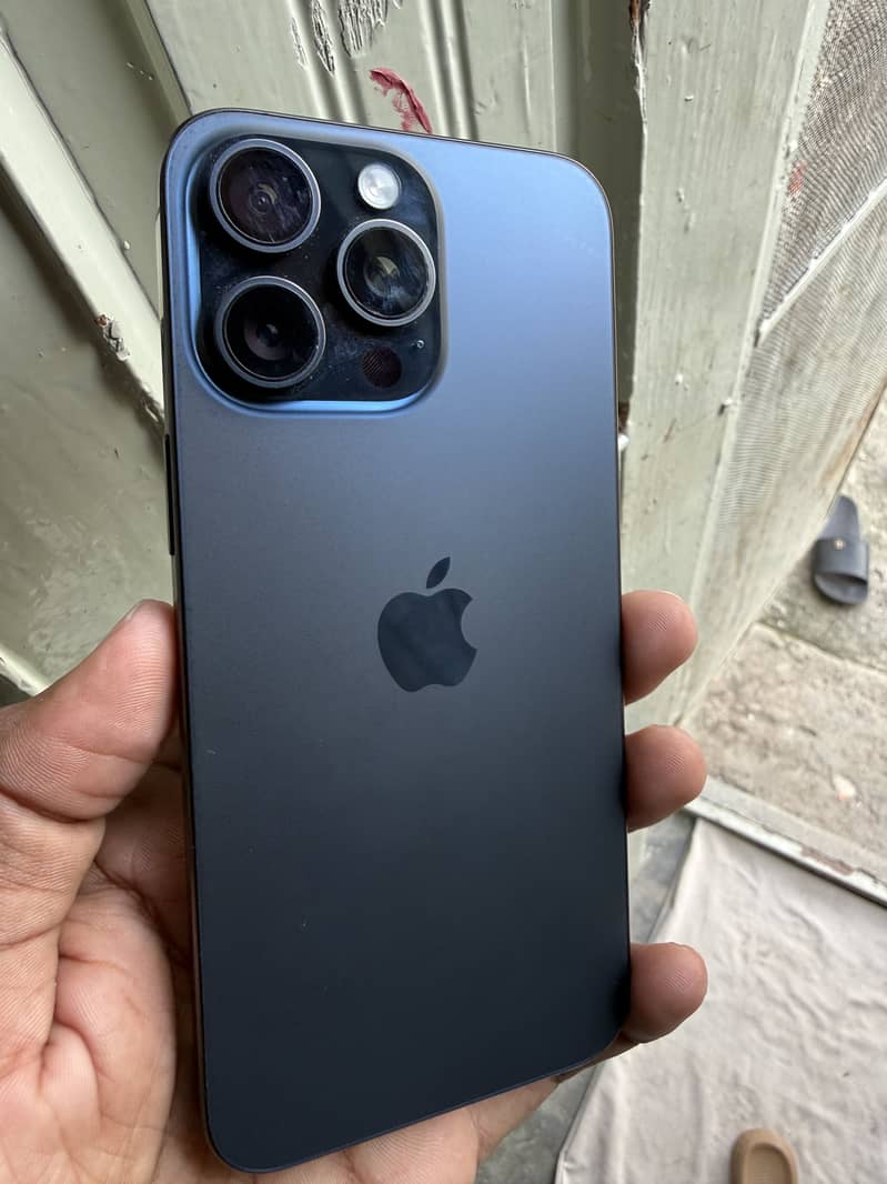 Apple iPhone 15 Pro Max 0