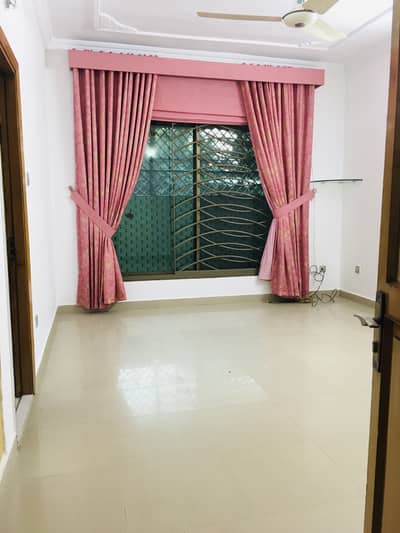 5 Bedrooms Triple Storey House 7 Marla
