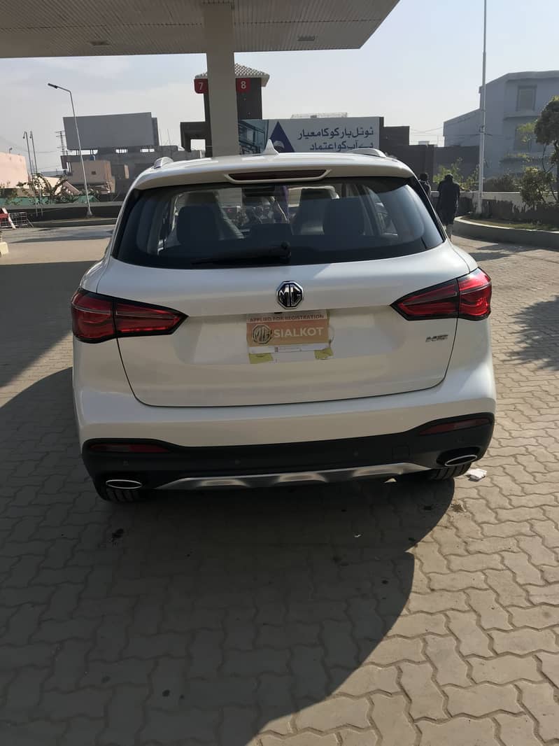 MG HS 2022 4