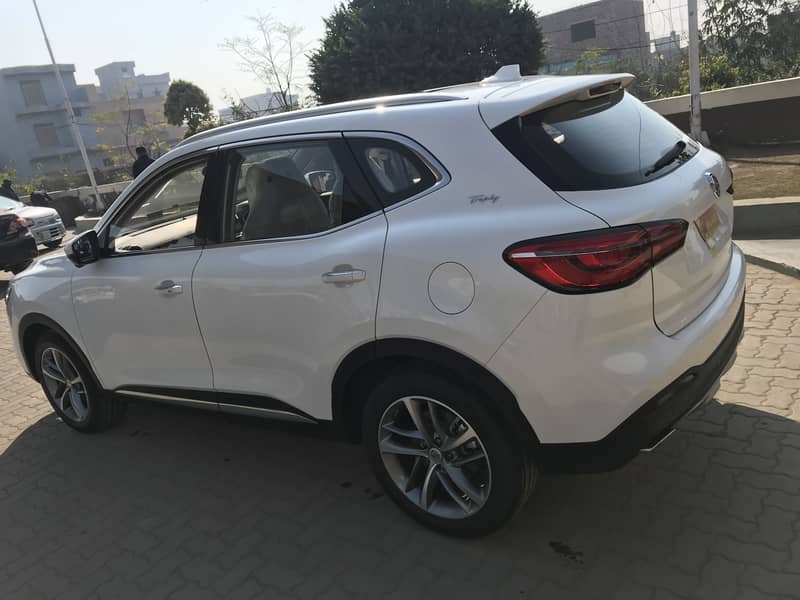 MG HS 2022 5
