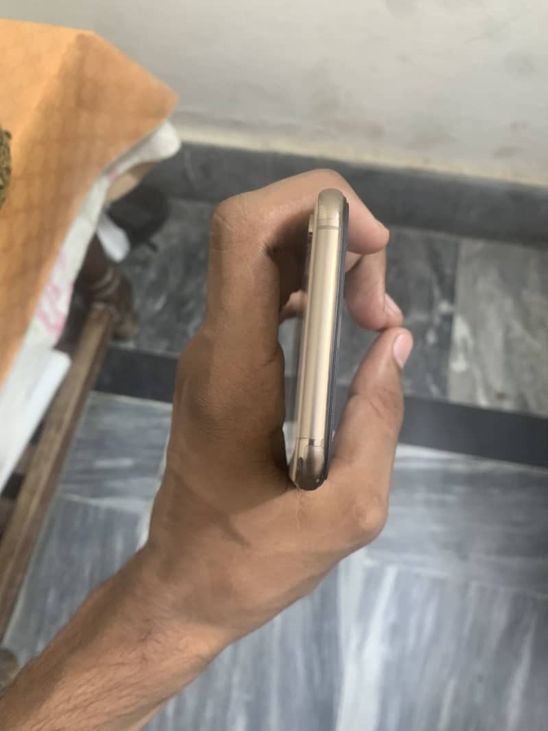 iPhone XS Max 4