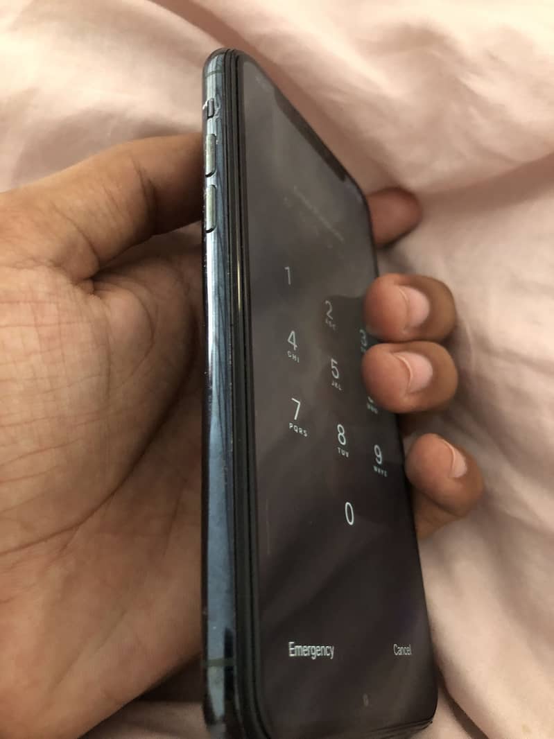 Apple iPhone 11 Pro 2