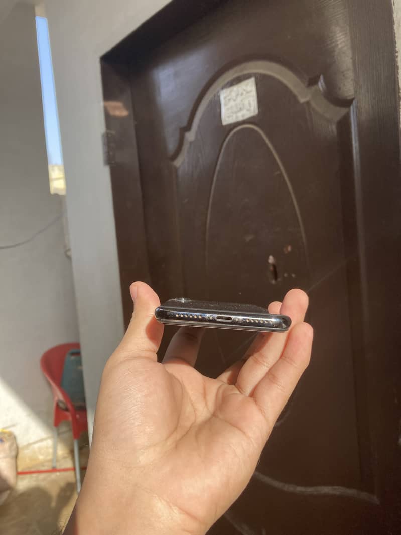 Apple iPhone X 3