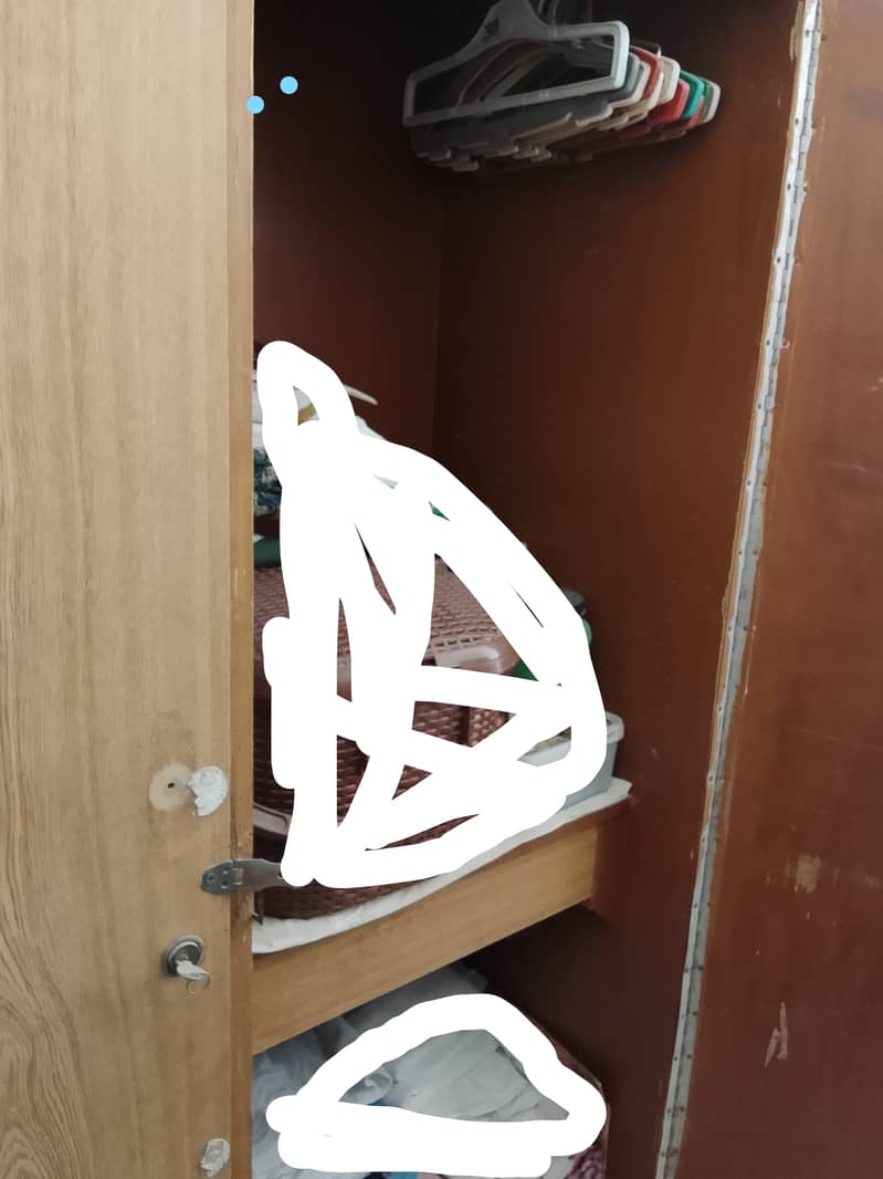Double door almari 4