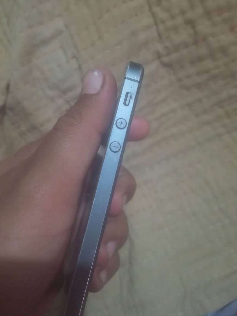 Apple iPhone 5 3