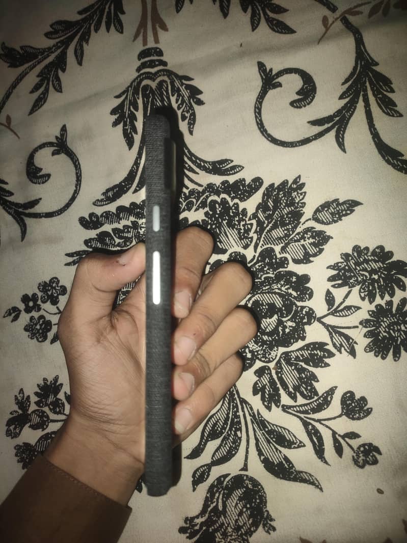 Google Pixel 8 4