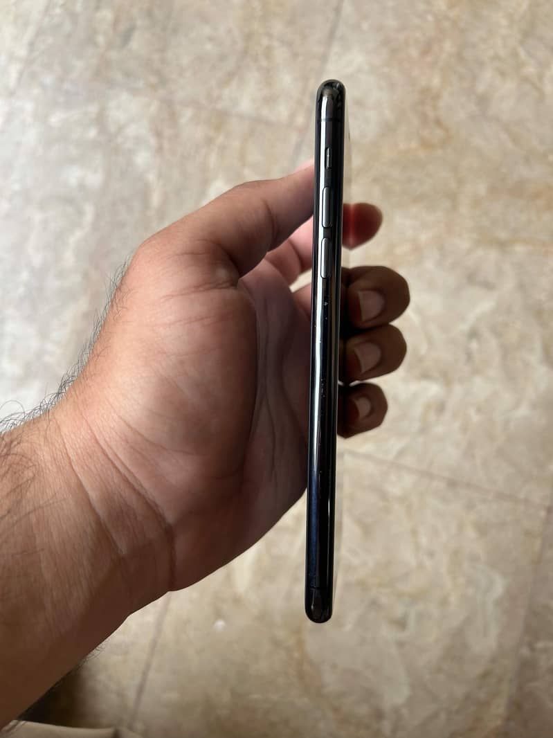 Apple iPhone 11 Pro Max 1
