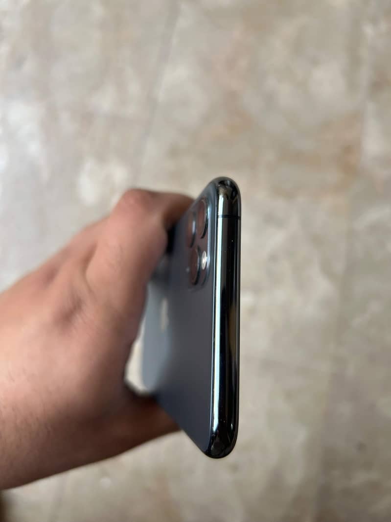 Apple iPhone 11 Pro Max 2