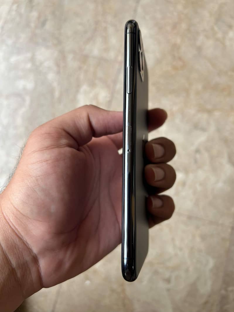 Apple iPhone 11 Pro Max 3