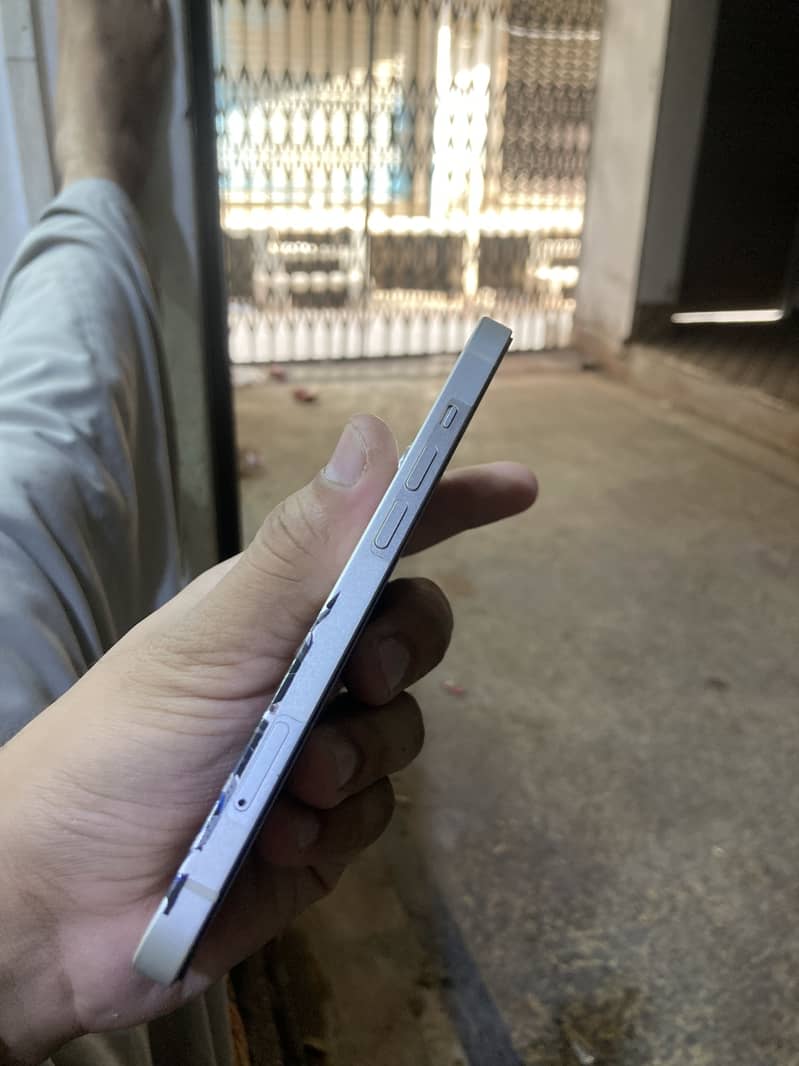 Apple iPhone 13 7