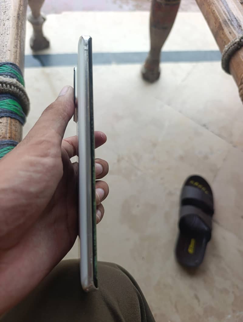 Sharp Aquos Zero6 4