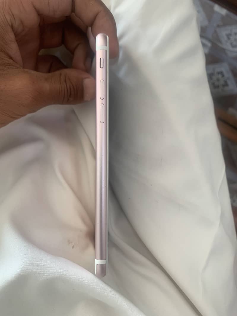 Apple iPhone 7 2