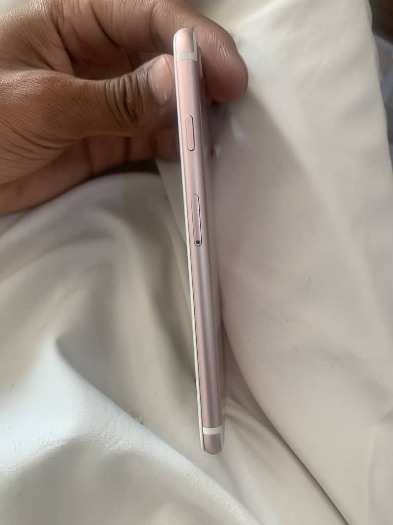 Apple iPhone 7 3