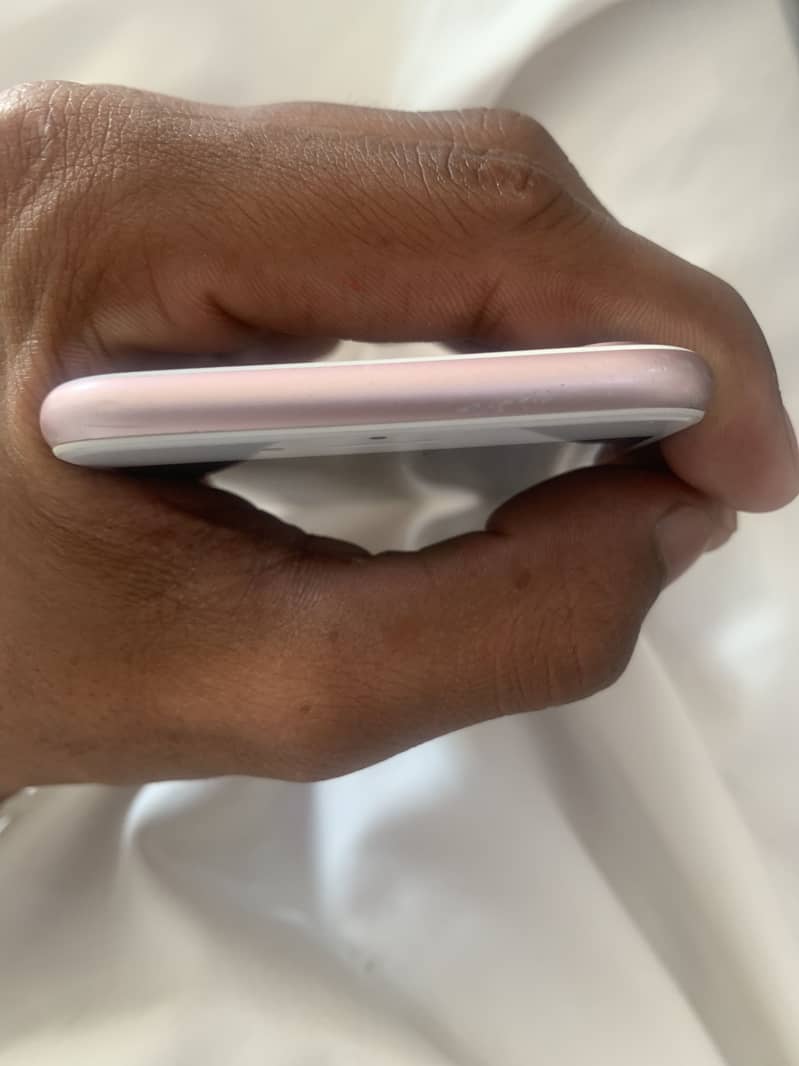 Apple iPhone 7 4