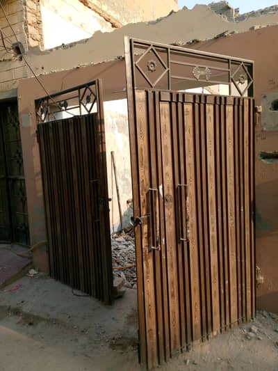 gate in very good condition