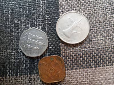 uae and Pakistani coin 3 pice