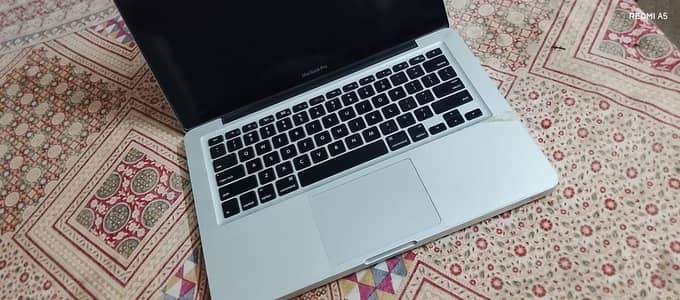MacBook pro year 2013 8gb 128gb urgent sale