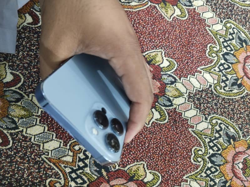 Apple iPhone 13 Pro Max 0