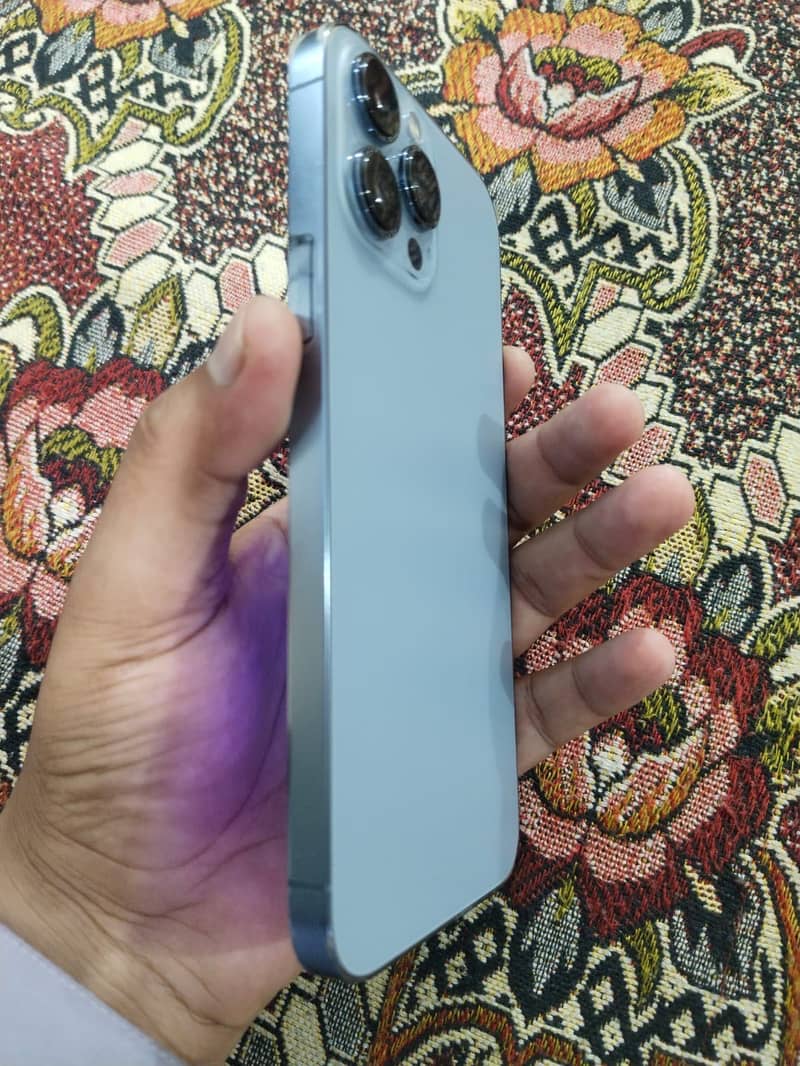 Apple iPhone 13 Pro Max 4