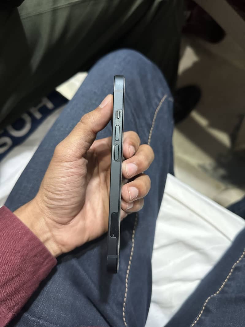 Apple iPhone 13 JV 5