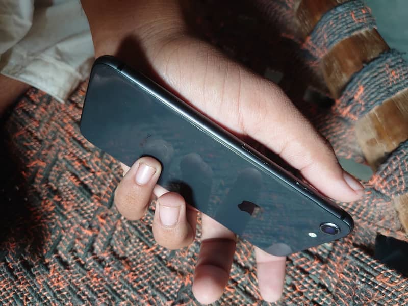 Apple iPhone 8 1