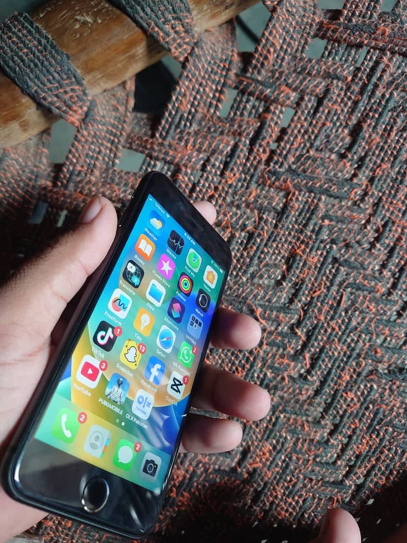 Apple iPhone 8 3