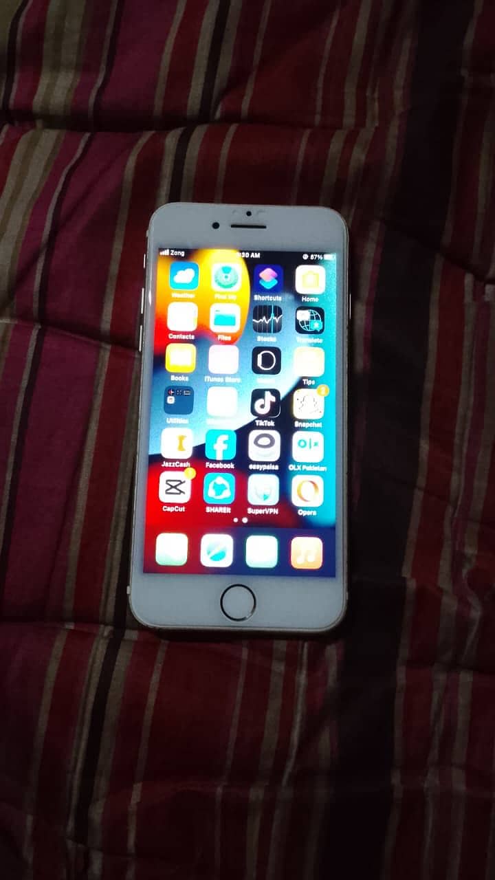 Apple iPhone 7 0