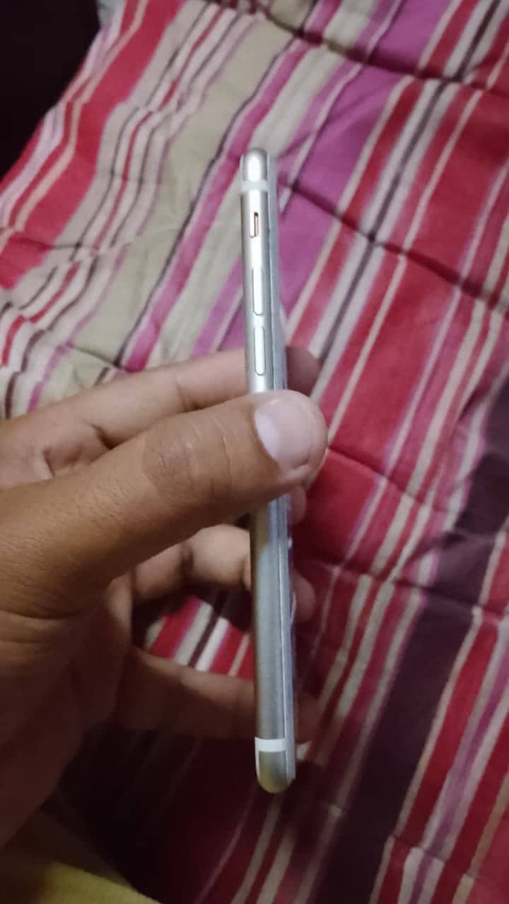 Apple iPhone 7 3
