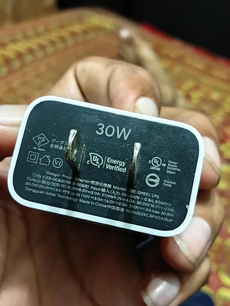 google pixel adapter 30W 1
