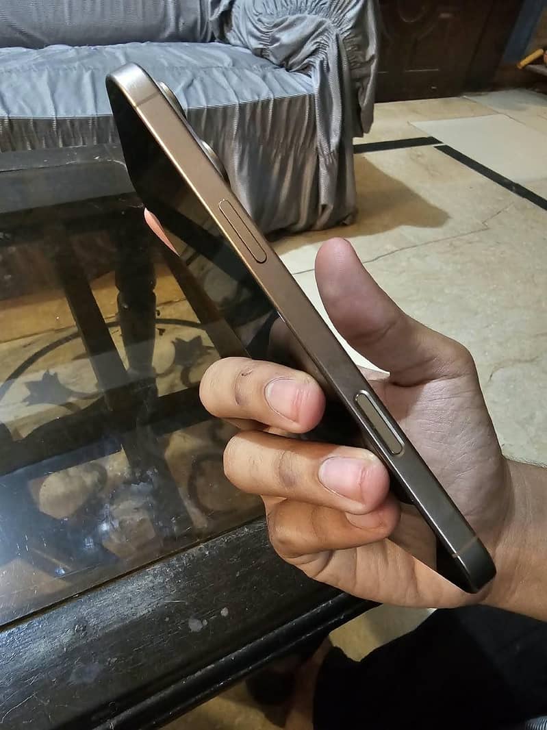 Apple iPhone 16 Pro Max 1