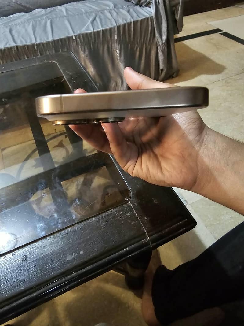 Apple iPhone 16 Pro Max 5