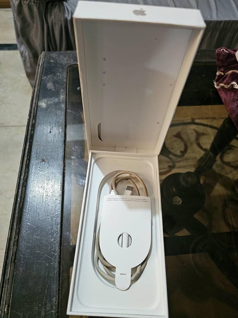 Apple iPhone 16 Pro Max 9