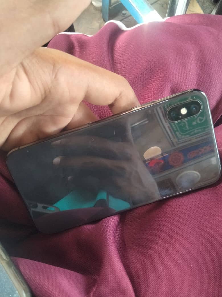 Apple iPhone X 3