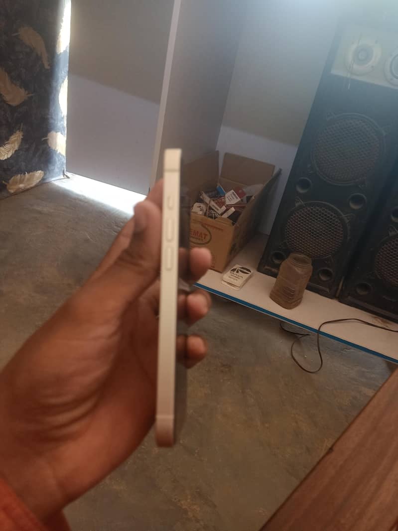 Apple iPhone 14 3