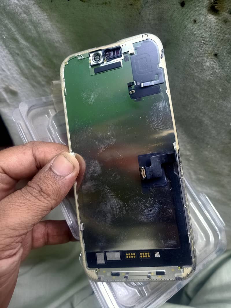 Apple iPhone 16 Pro 1