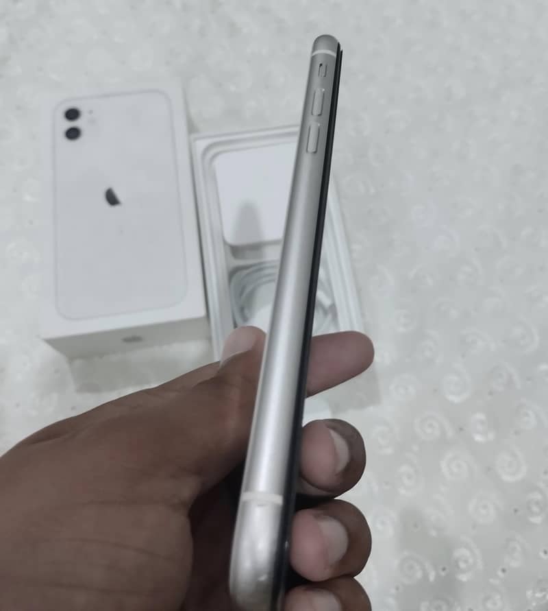 Apple iPhone 11 3