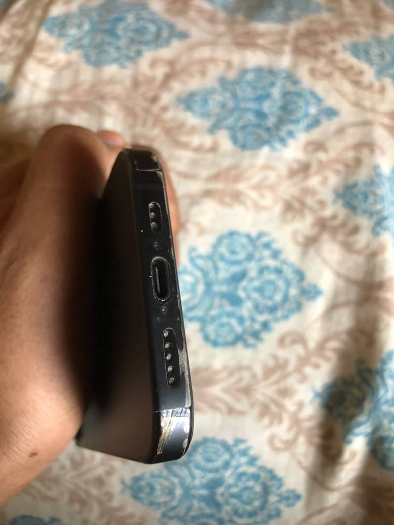 Apple iPhone 15 5