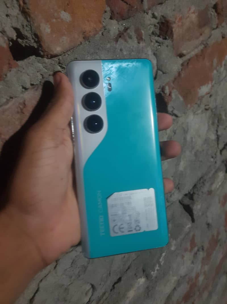 Tecno CAMON 40 Pro 1