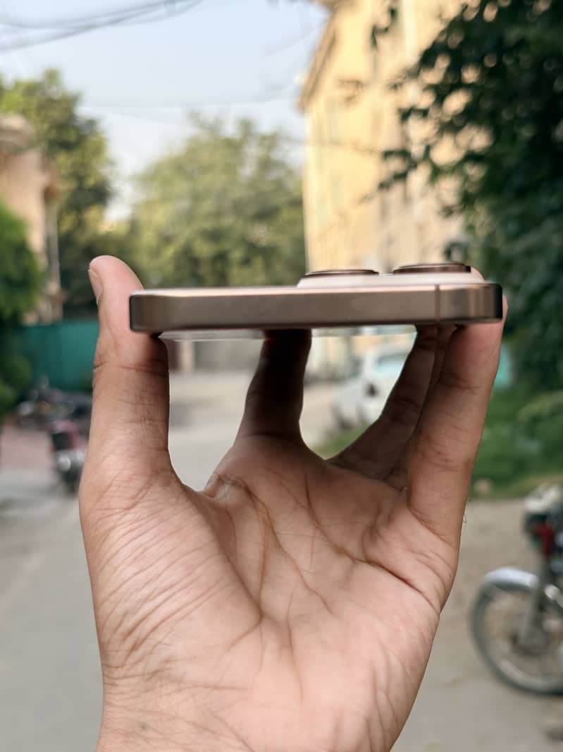 Apple iPhone 16 Pro Max 5